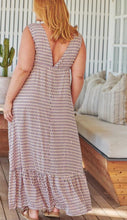 Load image into Gallery viewer, Jaase Addison Print Esmie Maxi  Dress
